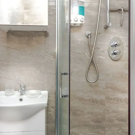 Отель Avoca House