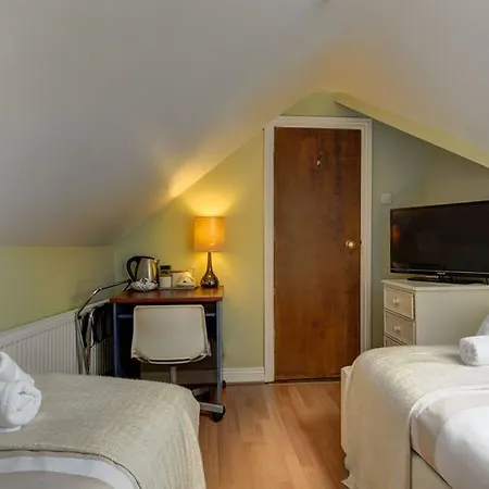 Отель Avoca House